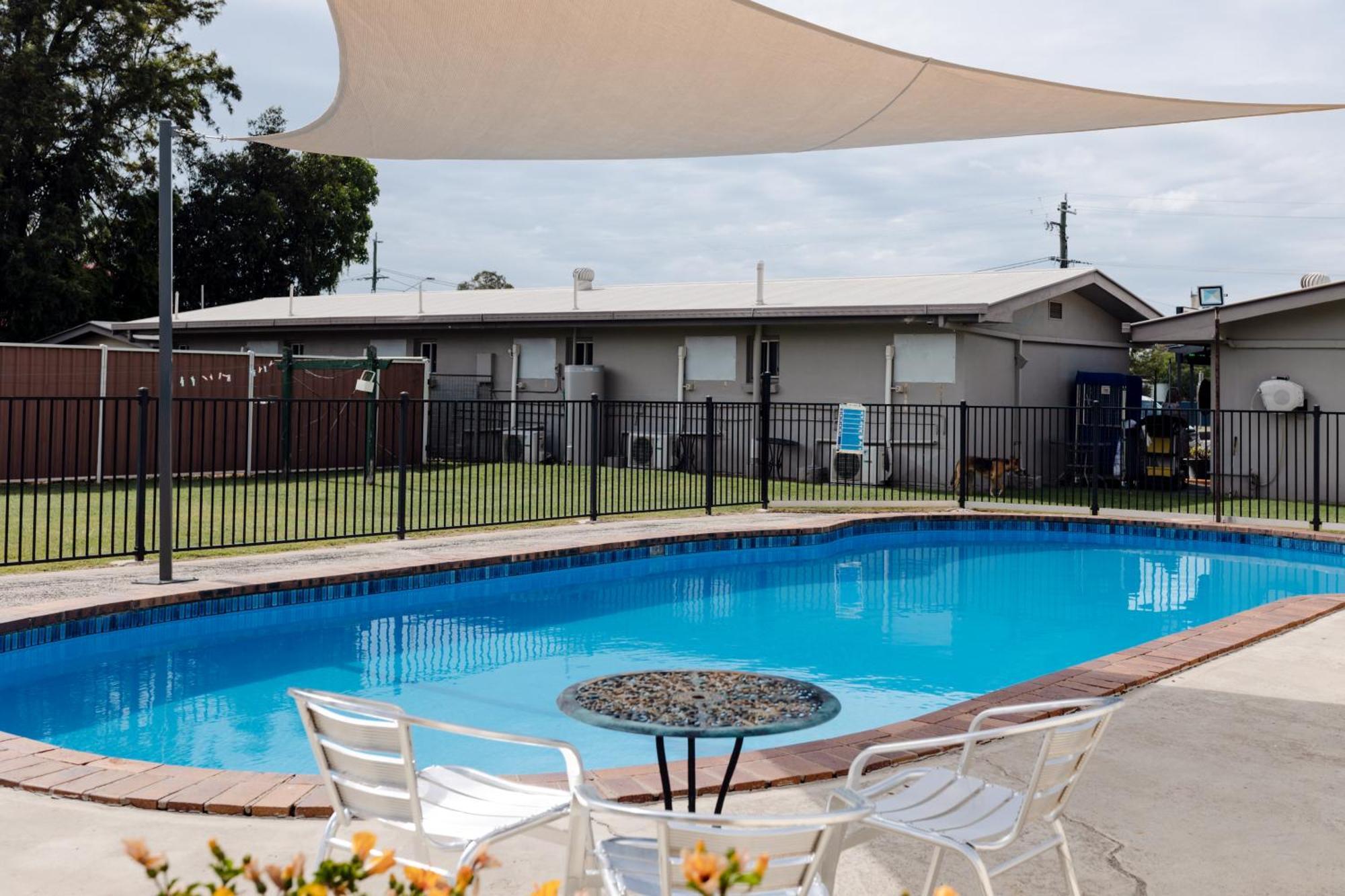 Starline Motor Inn Miles エクステリア 写真